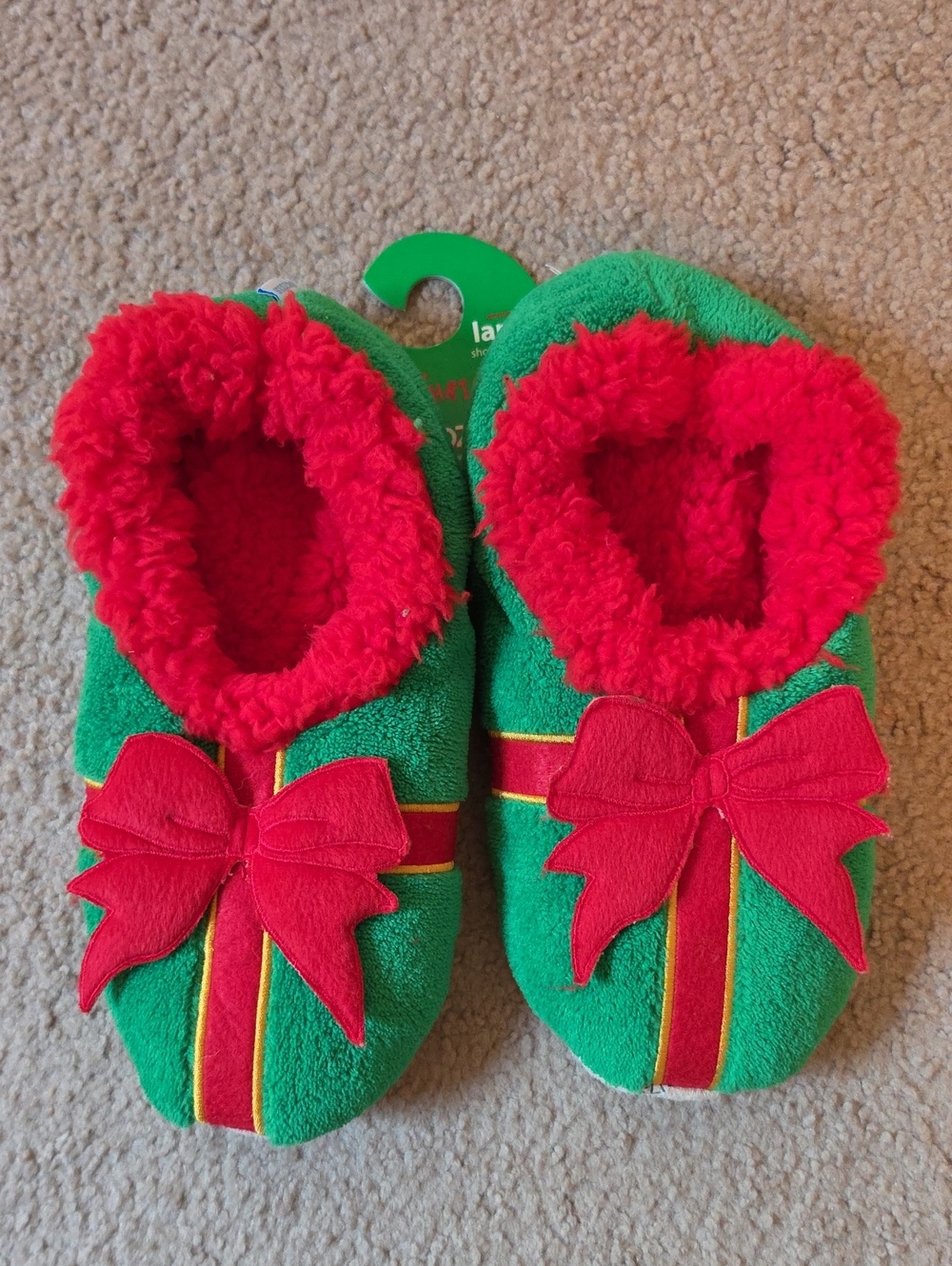 Snoozies! Plush Holiday Bow Women's Slippers - Green & Red